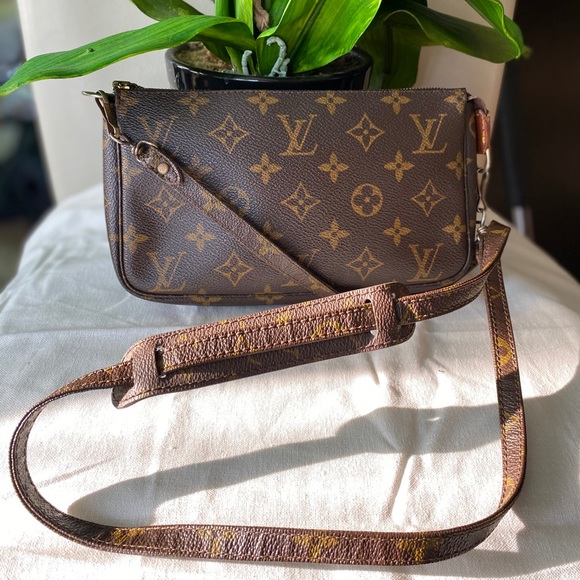 louis vuitton pochette with strap